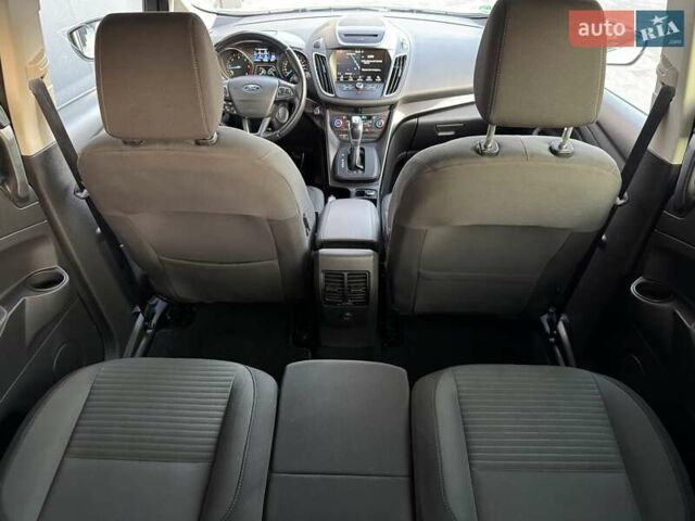 Белый Форд Гранд С-макс, объемом двигателя 1.5 л и пробегом 213 тыс. км за 10500 $, фото 24 на Automoto.ua