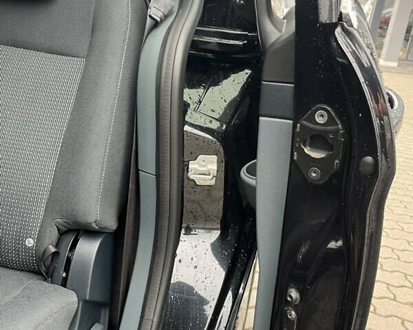 Черный Форд Гранд С-макс, объемом двигателя 1.56 л и пробегом 229 тыс. км за 9300 $, фото 34 на Automoto.ua