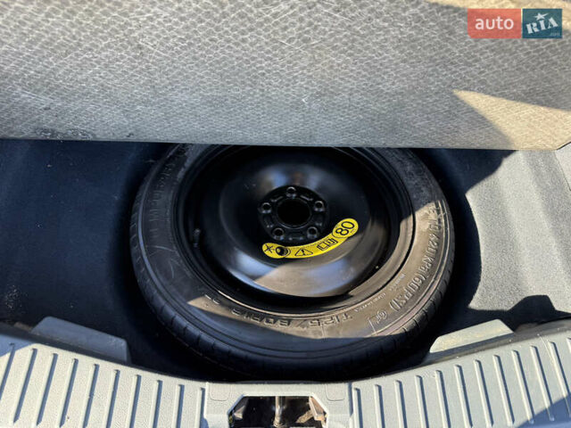 Серый Форд Гранд С-макс, объемом двигателя 1.6 л и пробегом 207 тыс. км за 7400 $, фото 36 на Automoto.ua