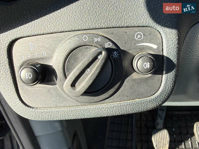 Серый Форд Гранд С-макс, объемом двигателя 1.6 л и пробегом 207 тыс. км за 7400 $, фото 41 на Automoto.ua