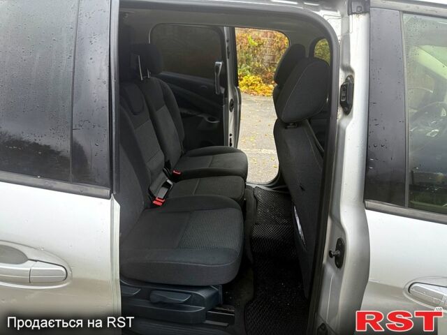 Серый Форд Гранд С-макс, объемом двигателя 1.6 л и пробегом 320 тыс. км за 8500 $, фото 9 на Automoto.ua