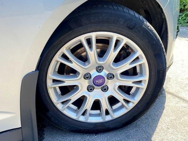 Серый Форд Гранд С-макс, объемом двигателя 2 л и пробегом 295 тыс. км за 7500 $, фото 1 на Automoto.ua