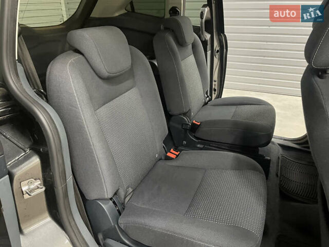 Сірий Форд Гранд С-макс, об'ємом двигуна 1.6 л та пробігом 233 тис. км за 9650 $, фото 16 на Automoto.ua