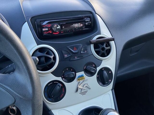 Белый Форд КА, объемом двигателя 1.2 л и пробегом 200 тыс. км за 3900 $, фото 6 на Automoto.ua