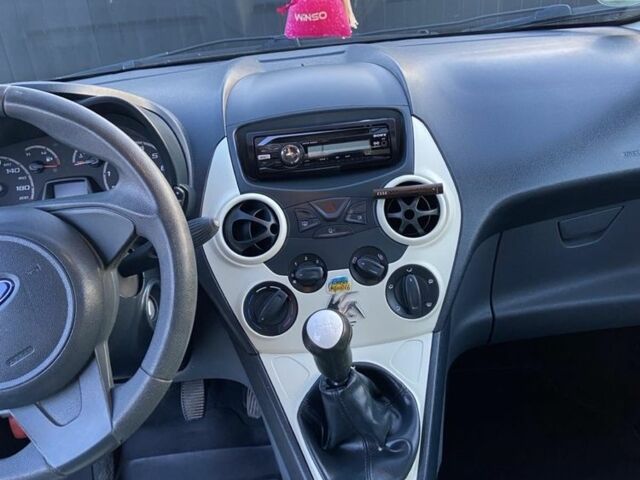 Белый Форд КА, объемом двигателя 1.2 л и пробегом 200 тыс. км за 3900 $, фото 4 на Automoto.ua