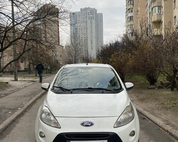 Белый Форд КА, объемом двигателя 1.24 л и пробегом 139 тыс. км за 3300 $, фото 1 на Automoto.ua