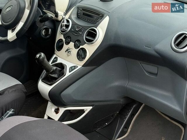 Білий Форд КА, об'ємом двигуна 1.24 л та пробігом 316 тис. км за 2600 $, фото 6 на Automoto.ua