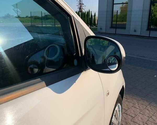 Белый Форд КА, объемом двигателя 1.2 л и пробегом 124 тыс. км за 4400 $, фото 2 на Automoto.ua
