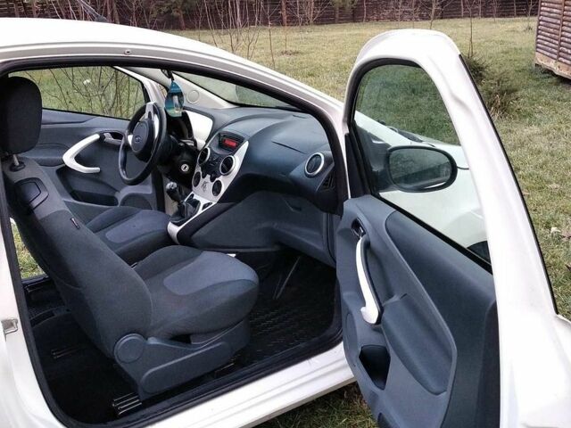 Белый Форд КА, объемом двигателя 1.2 л и пробегом 192 тыс. км за 3900 $, фото 4 на Automoto.ua