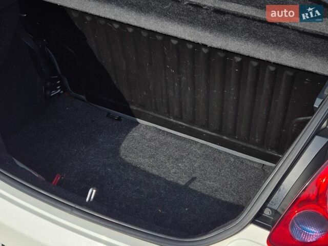 Белый Форд КА, объемом двигателя 1.2 л и пробегом 191 тыс. км за 5600 $, фото 5 на Automoto.ua