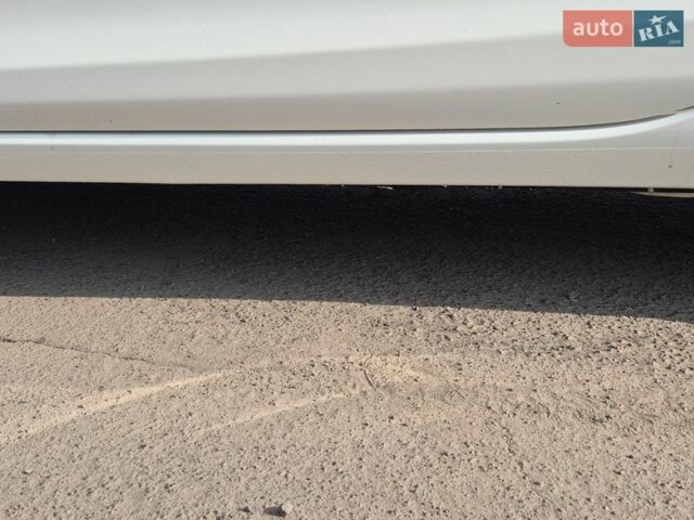 Белый Форд КА, объемом двигателя 1.2 л и пробегом 191 тыс. км за 5600 $, фото 3 на Automoto.ua