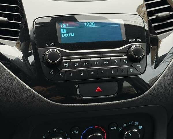 Белый Форд КА, объемом двигателя 1.2 л и пробегом 95 тыс. км за 7200 $, фото 51 на Automoto.ua