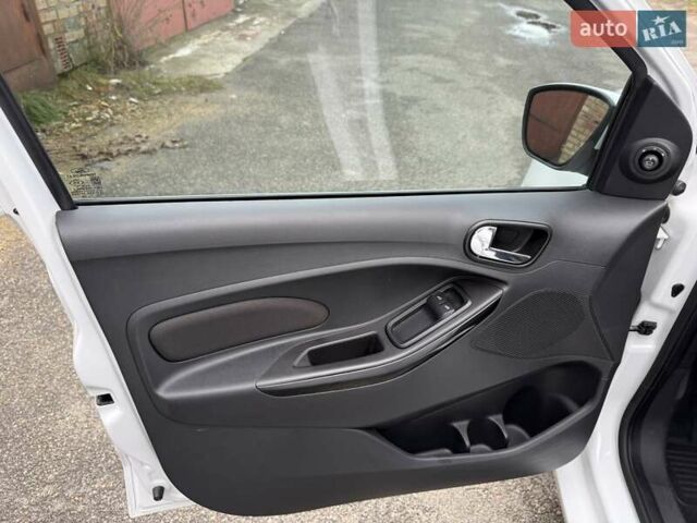 Білий Форд КА, об'ємом двигуна 1.2 л та пробігом 95 тис. км за 7500 $, фото 31 на Automoto.ua