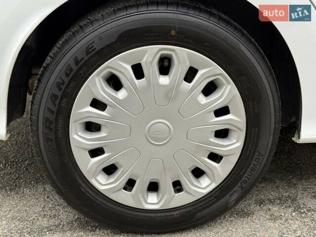 Білий Форд КА, об'ємом двигуна 1.2 л та пробігом 95 тис. км за 7500 $, фото 74 на Automoto.ua