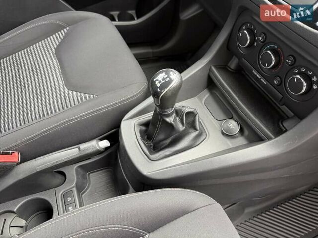 Білий Форд КА, об'ємом двигуна 1.2 л та пробігом 95 тис. км за 7500 $, фото 59 на Automoto.ua
