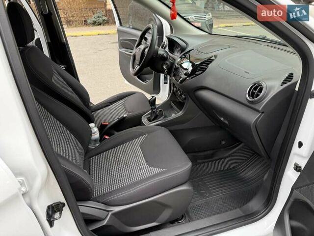 Белый Форд КА, объемом двигателя 1.2 л и пробегом 95 тыс. км за 7200 $, фото 37 на Automoto.ua