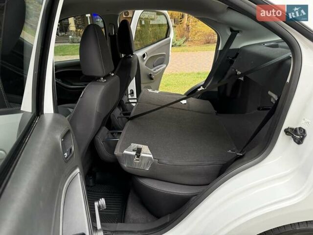 Белый Форд КА, объемом двигателя 1.2 л и пробегом 95 тыс. км за 7200 $, фото 47 на Automoto.ua