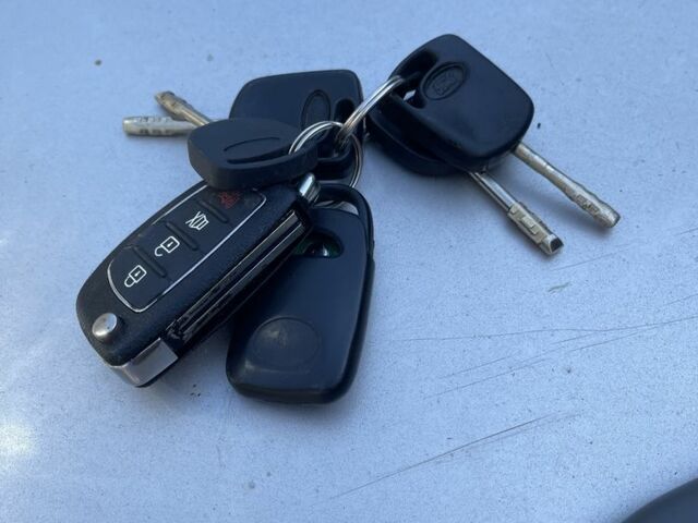 Фиолетовый Форд КА, объемом двигателя 1.3 л и пробегом 280 тыс. км за 1300 $, фото 12 на Automoto.ua