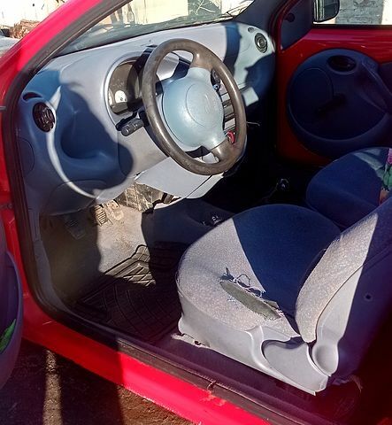 Красный Форд КА, объемом двигателя 1.3 л и пробегом 0 тыс. км за 700 $, фото 6 на Automoto.ua