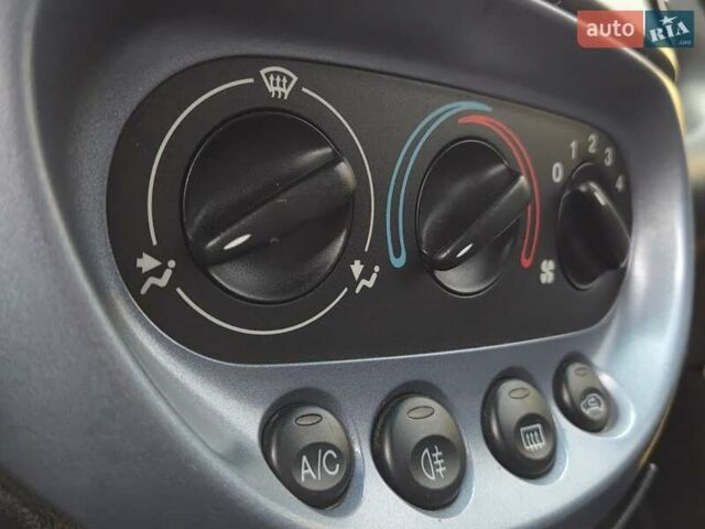 Жовтий Форд КА, об'ємом двигуна 1.3 л та пробігом 137 тис. км за 2650 $, фото 35 на Automoto.ua