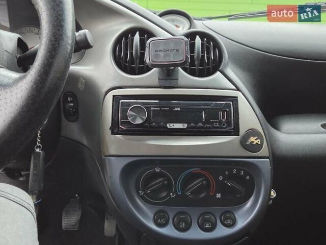 Жовтий Форд КА, об'ємом двигуна 1.3 л та пробігом 137 тис. км за 2650 $, фото 33 на Automoto.ua