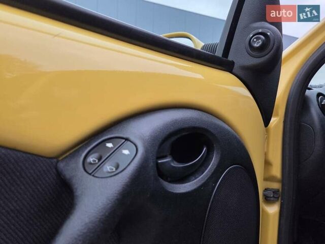 Жовтий Форд КА, об'ємом двигуна 1.3 л та пробігом 137 тис. км за 2650 $, фото 31 на Automoto.ua