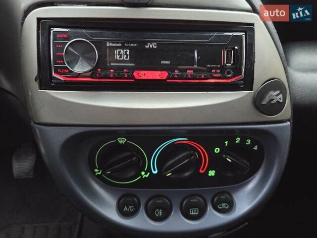 Жовтий Форд КА, об'ємом двигуна 1.3 л та пробігом 137 тис. км за 2650 $, фото 38 на Automoto.ua