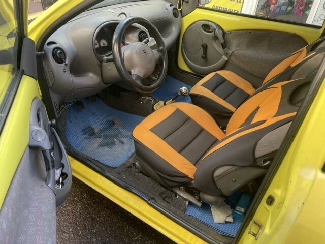 Желтый Форд КА, объемом двигателя 1.3 л и пробегом 180 тыс. км за 1100 $, фото 6 на Automoto.ua