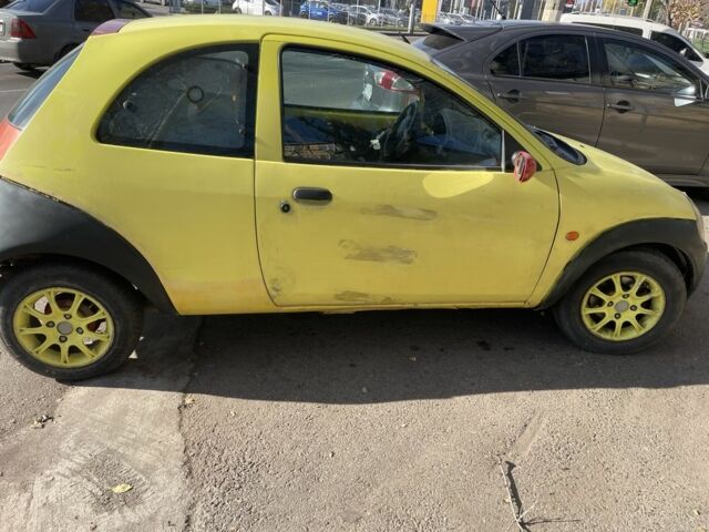 Желтый Форд КА, объемом двигателя 1.3 л и пробегом 180 тыс. км за 1100 $, фото 3 на Automoto.ua