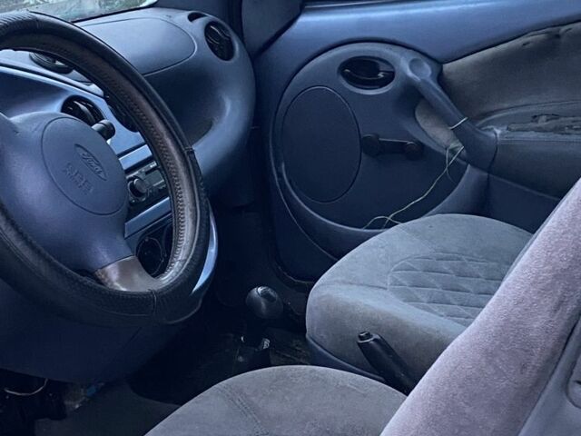 Серый Форд КА, объемом двигателя 1.3 л и пробегом 100 тыс. км за 1100 $, фото 3 на Automoto.ua