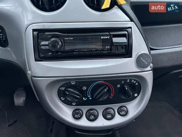 Серый Форд КА, объемом двигателя 1.3 л и пробегом 215 тыс. км за 2780 $, фото 21 на Automoto.ua