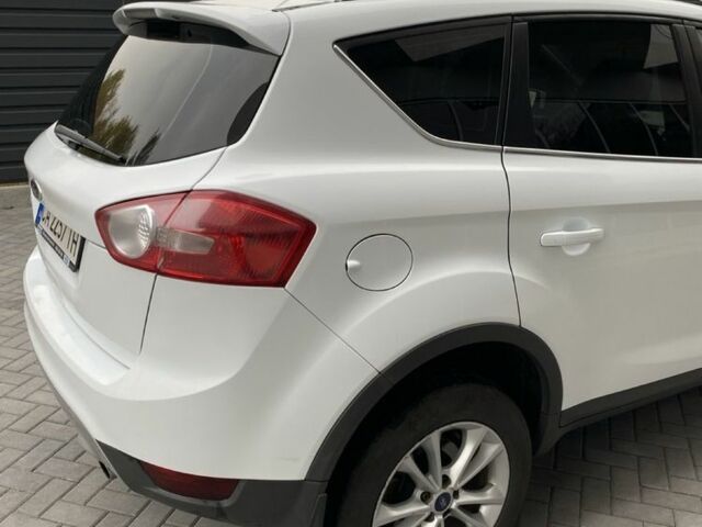 Белый Форд Куга, объемом двигателя 2 л и пробегом 243 тыс. км за 10100 $, фото 2 на Automoto.ua