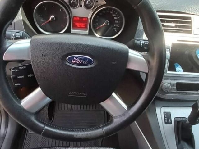 Белый Форд Куга, объемом двигателя 2 л и пробегом 200 тыс. км за 11000 $, фото 4 на Automoto.ua