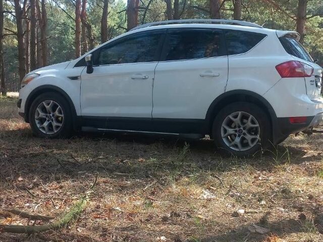 Белый Форд Куга, объемом двигателя 2 л и пробегом 200 тыс. км за 11000 $, фото 3 на Automoto.ua