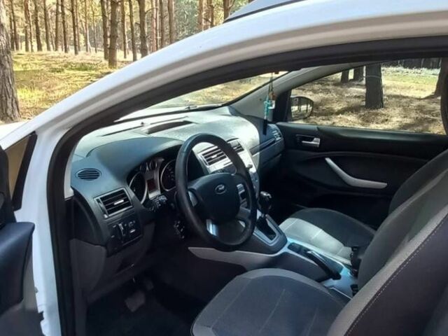 Белый Форд Куга, объемом двигателя 2 л и пробегом 200 тыс. км за 11000 $, фото 8 на Automoto.ua