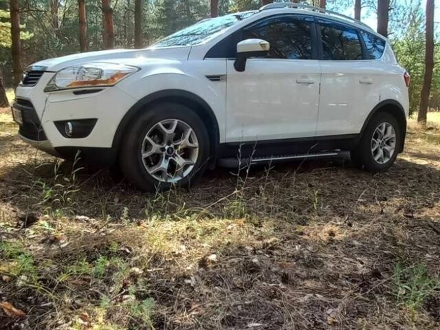 Белый Форд Куга, объемом двигателя 2 л и пробегом 200 тыс. км за 11000 $, фото 11 на Automoto.ua