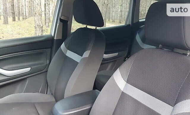 Белый Форд Куга, объемом двигателя 2 л и пробегом 175 тыс. км за 8000 $, фото 5 на Automoto.ua