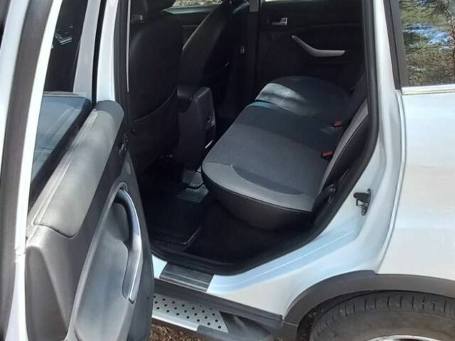 Белый Форд Куга, объемом двигателя 2 л и пробегом 200 тыс. км за 11000 $, фото 6 на Automoto.ua