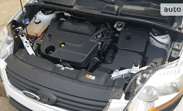 Белый Форд Куга, объемом двигателя 2 л и пробегом 175 тыс. км за 11000 $, фото 9 на Automoto.ua