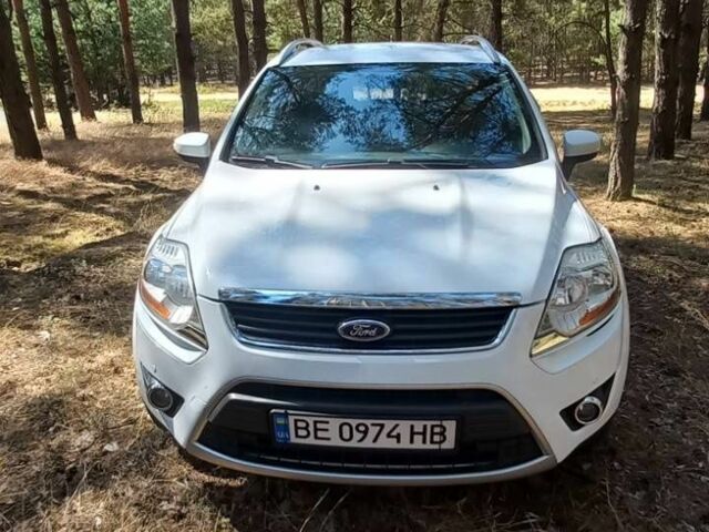 Белый Форд Куга, объемом двигателя 2 л и пробегом 200 тыс. км за 11000 $, фото 2 на Automoto.ua