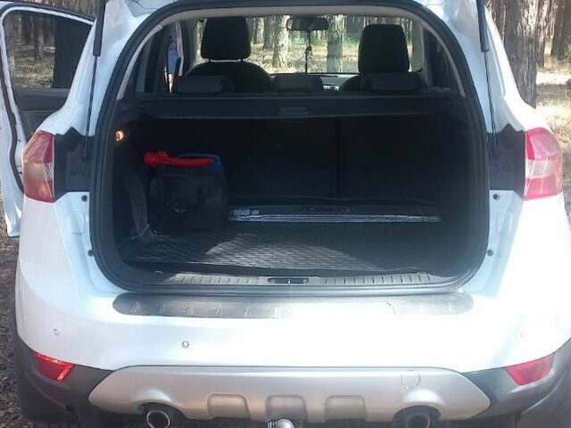 Белый Форд Куга, объемом двигателя 2 л и пробегом 200 тыс. км за 11000 $, фото 5 на Automoto.ua