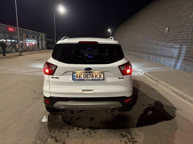 Белый Форд Куга, объемом двигателя 1.5 л и пробегом 150 тыс. км за 17328 $, фото 6 на Automoto.ua