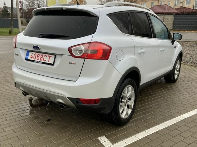 Белый Форд Куга, объемом двигателя 2 л и пробегом 260 тыс. км за 6151 $, фото 3 на Automoto.ua