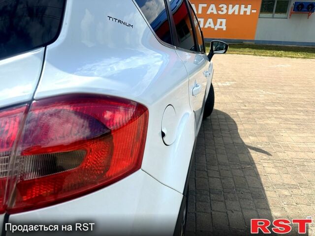 Белый Форд Куга, объемом двигателя 2 л и пробегом 222 тыс. км за 9200 $, фото 2 на Automoto.ua