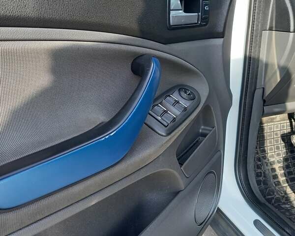 Белый Форд Куга, объемом двигателя 2.52 л и пробегом 225 тыс. км за 10700 $, фото 14 на Automoto.ua