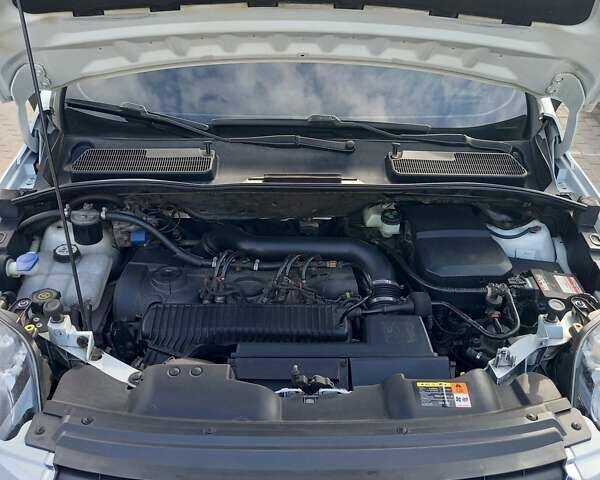 Белый Форд Куга, объемом двигателя 2.52 л и пробегом 225 тыс. км за 10700 $, фото 1 на Automoto.ua