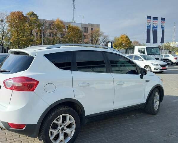 Белый Форд Куга, объемом двигателя 2.52 л и пробегом 225 тыс. км за 10700 $, фото 5 на Automoto.ua