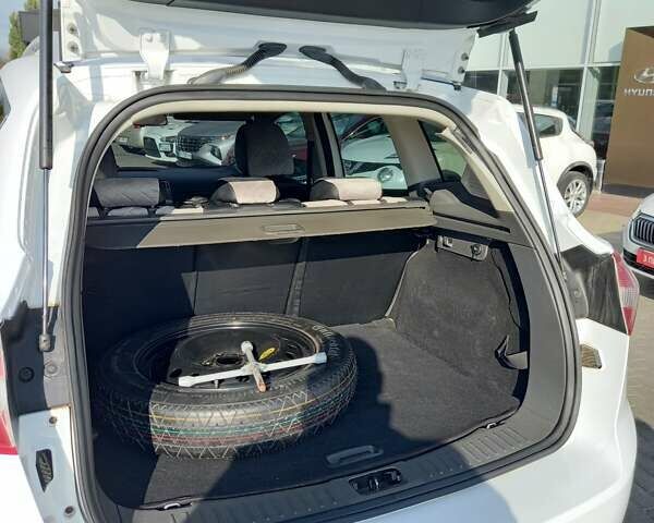 Белый Форд Куга, объемом двигателя 2.52 л и пробегом 225 тыс. км за 10700 $, фото 12 на Automoto.ua