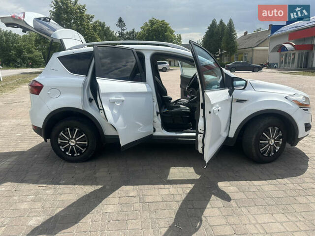 Белый Форд Куга, объемом двигателя 2 л и пробегом 322 тыс. км за 9250 $, фото 5 на Automoto.ua
