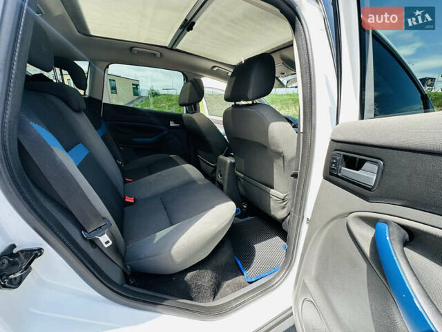 Белый Форд Куга, объемом двигателя 2 л и пробегом 255 тыс. км за 9800 $, фото 19 на Automoto.ua
